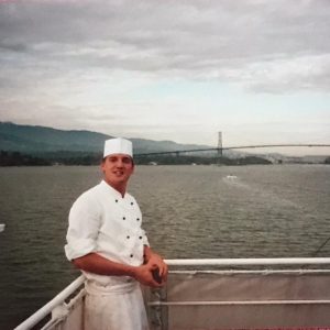 Cozinheiro no cruzeiro alemão MS BREMEN, 2001